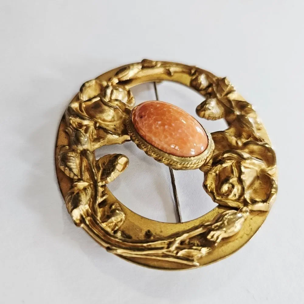 Vintage Art Nouveau Gold Tone Floral Coral Cabochon Circular Wreath Brooch Pin